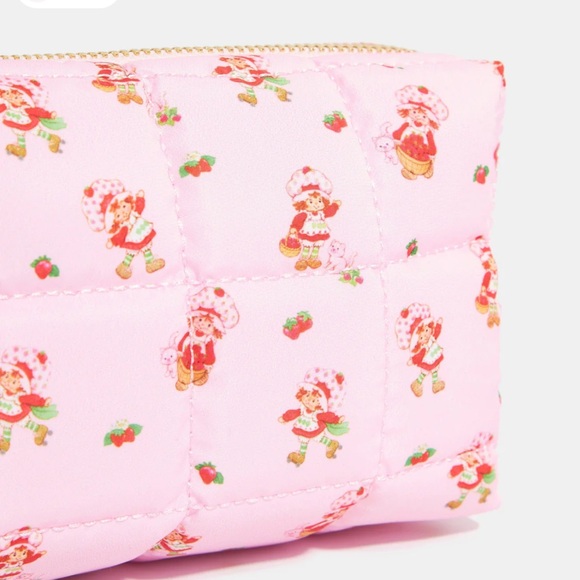 Skinnydip London x strawberry shortcake size L Quilted cosmetic makeup case - Picture 6 of 7